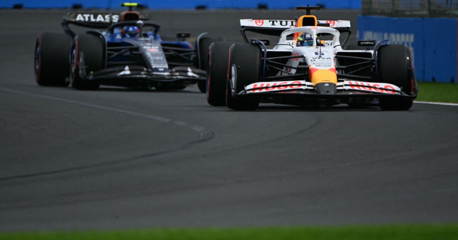 Hadjar für Red Bull Racing scheidet noch in der Formation Lap nach seinem Crash aus.