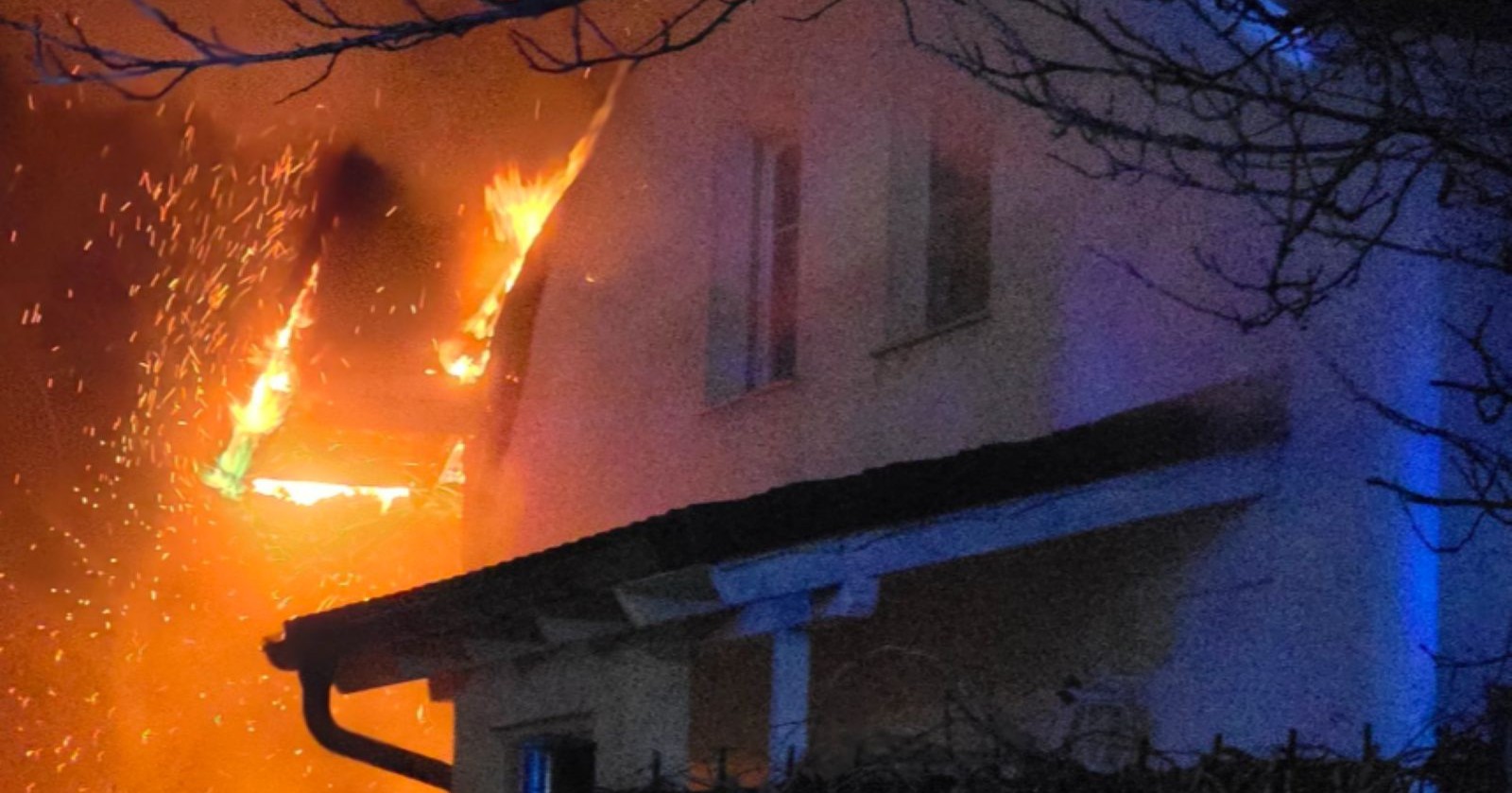 Haus von Heimo Lepuschitz steht in Flammen