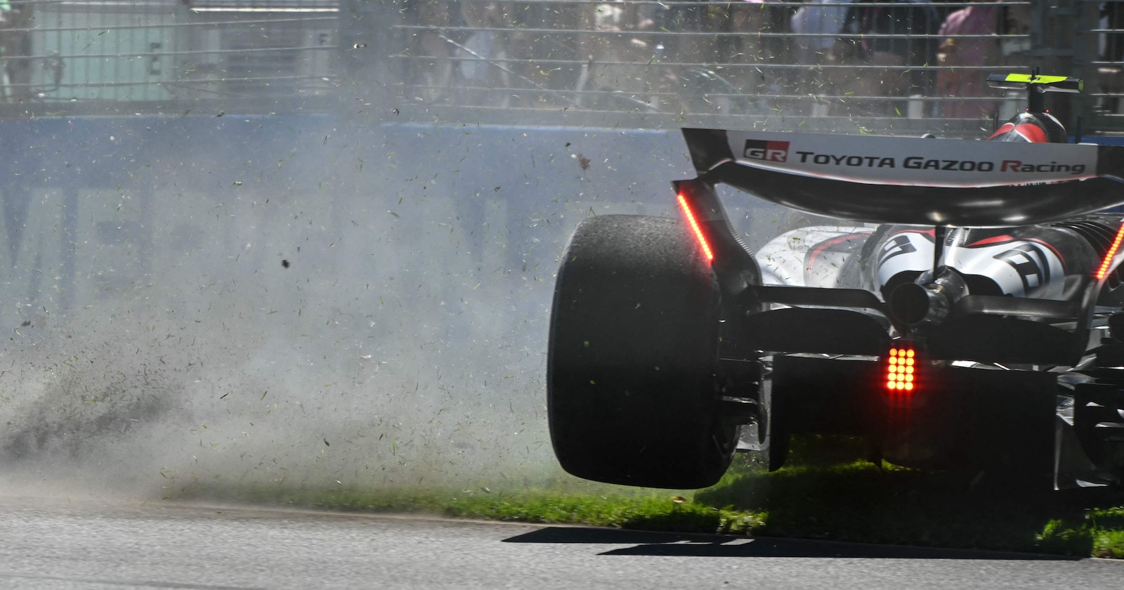 Der britische Haas-F1-Pilot Oliver Bearman verunglückte während der ersten Trainingseinheit des Großen Preises von Australien der Formel 1 auf dem Albert Park Circuit in Melbourne am 14. März 2025.