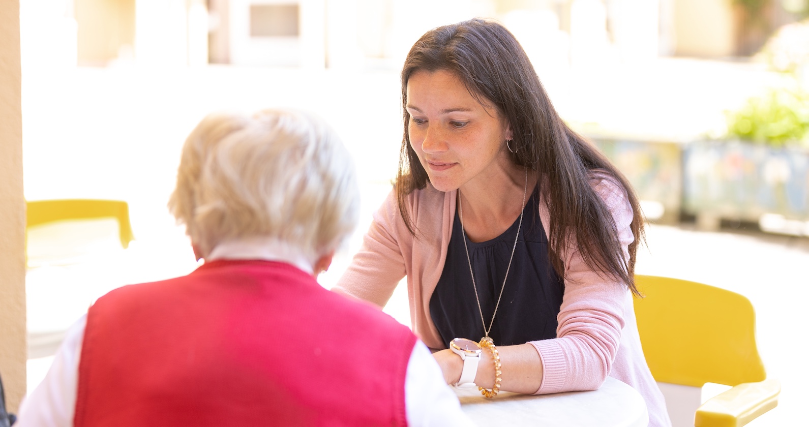 Community Nurse Maria Fellner unterstützt Angehörige und sorgt für Orientierung im Pflegealltag.