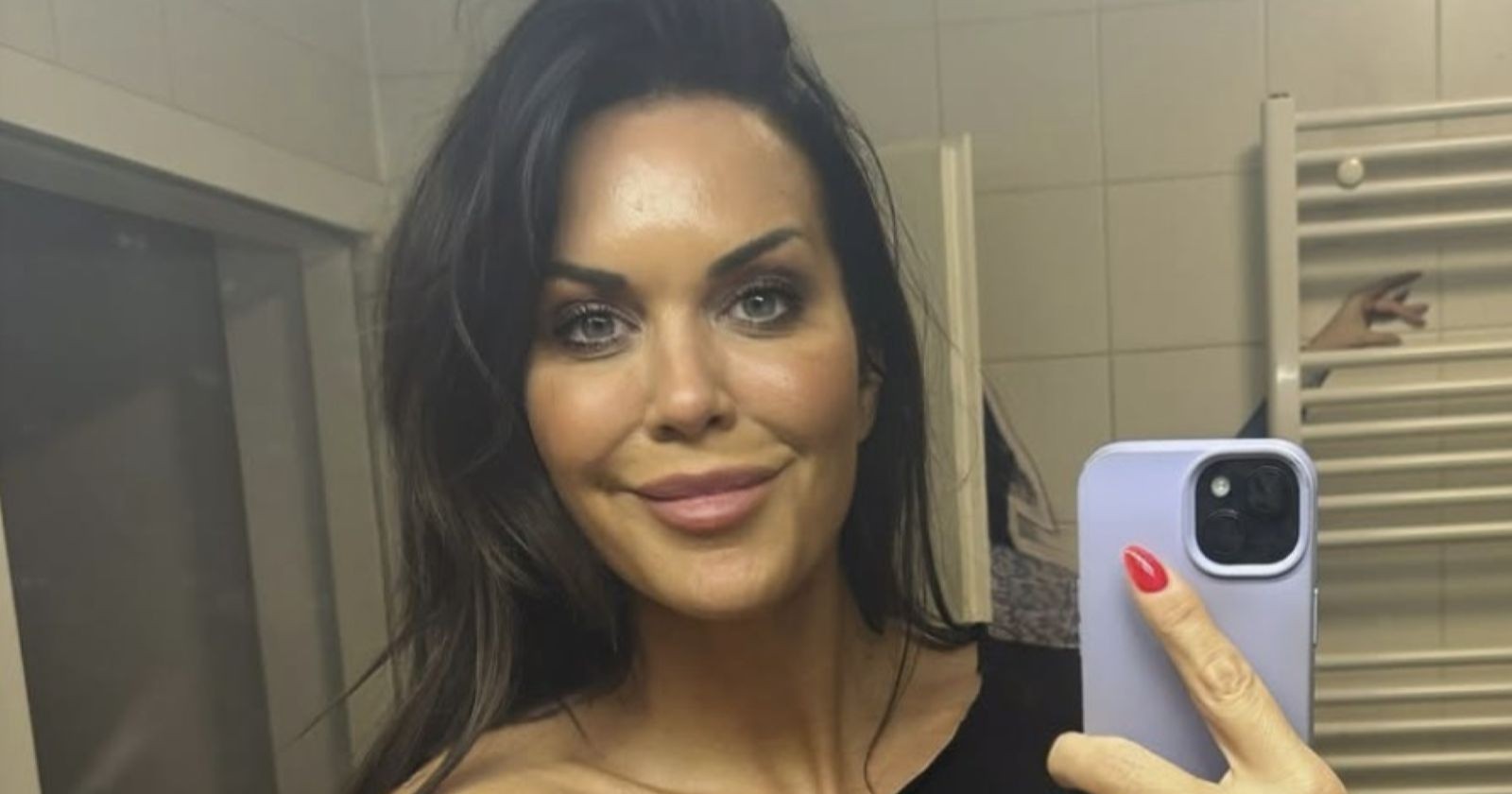 Martina Reuter mit Handy