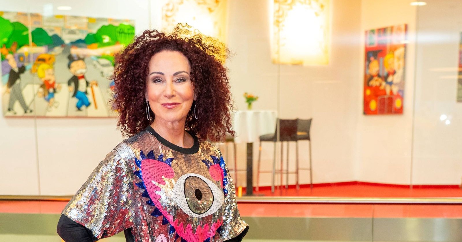 Mausi Lugner posiert