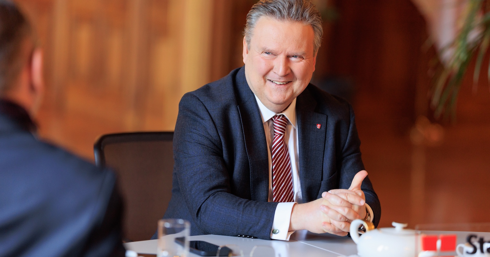 Michael Ludwig mit Rudolf Grüner beim Interview