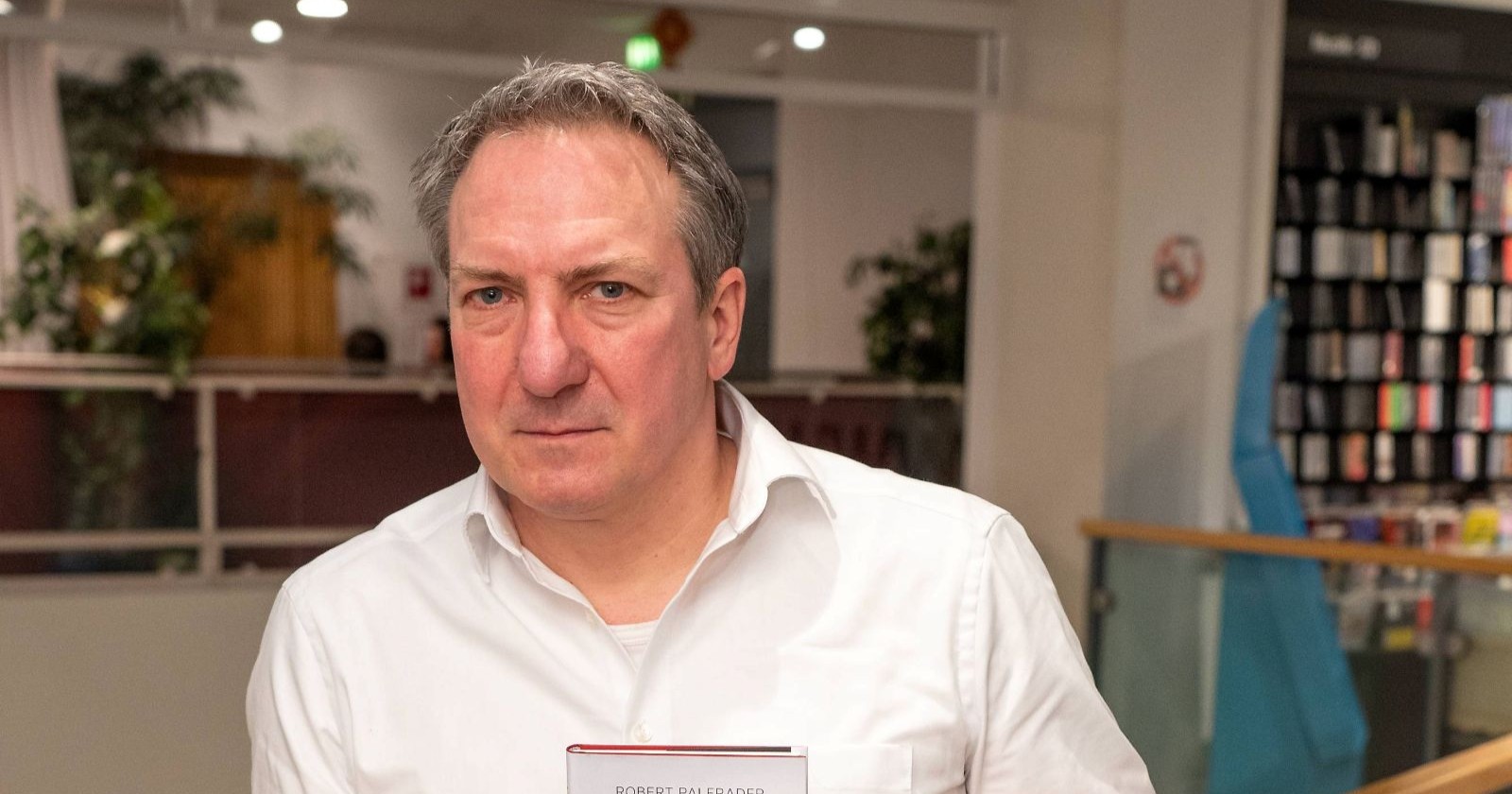 Robert Palfrader mit ernstem Gesichtausdruck