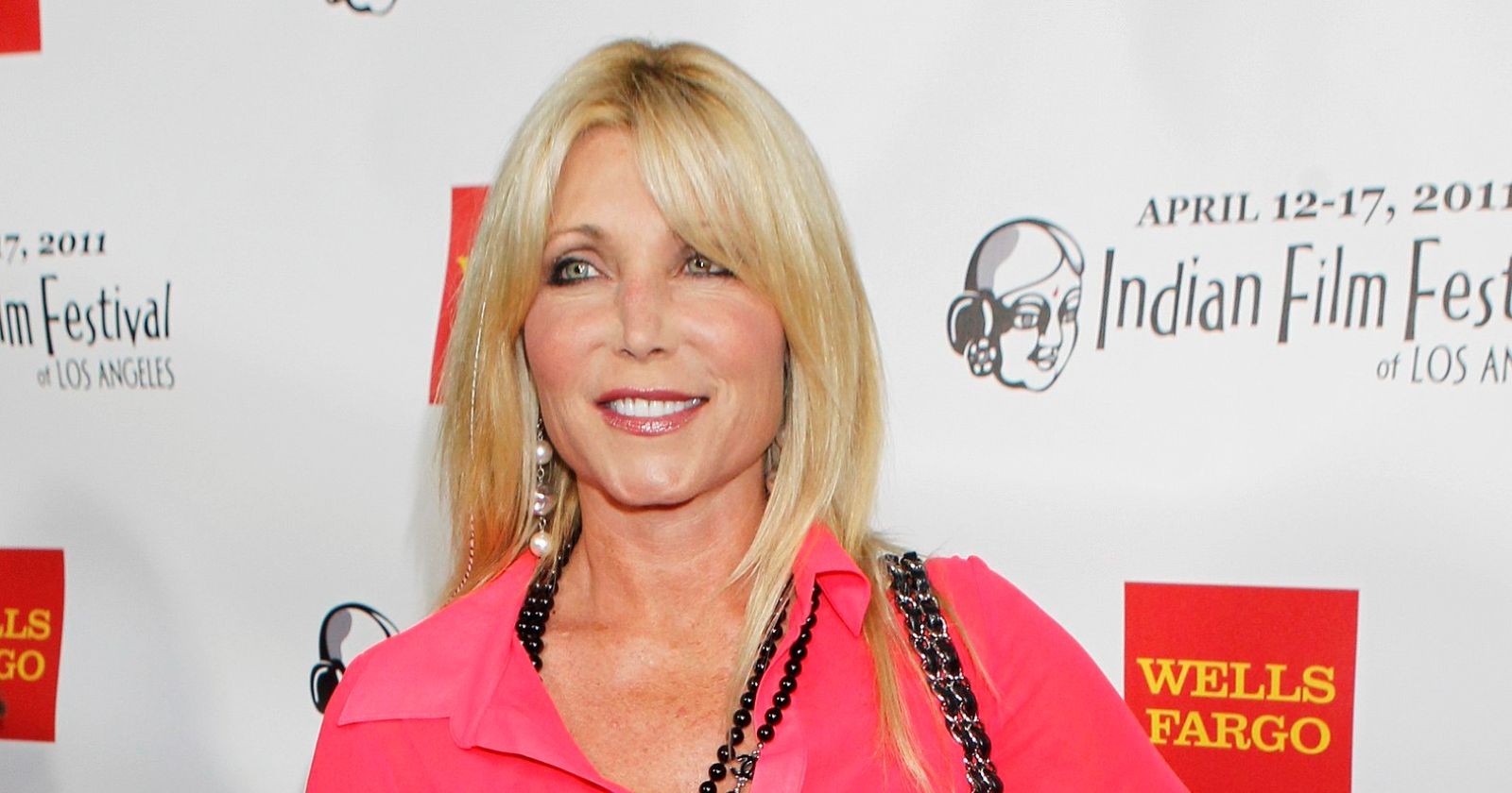 Pamela Bach-Hasselhoff lächelt