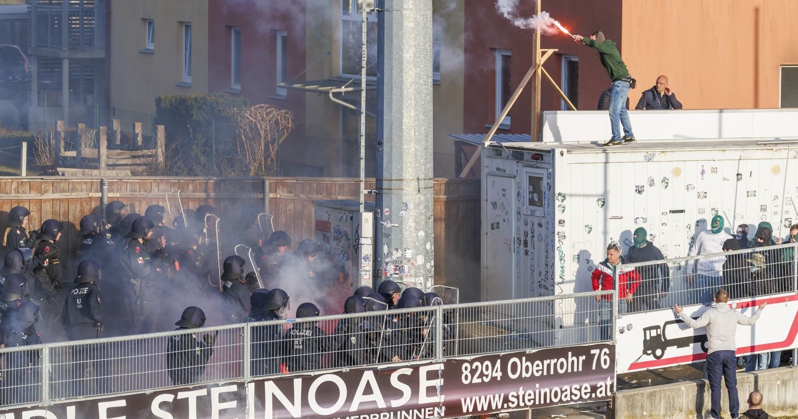 Zusammenstöße zwischen Polizei und Rapid-Fans