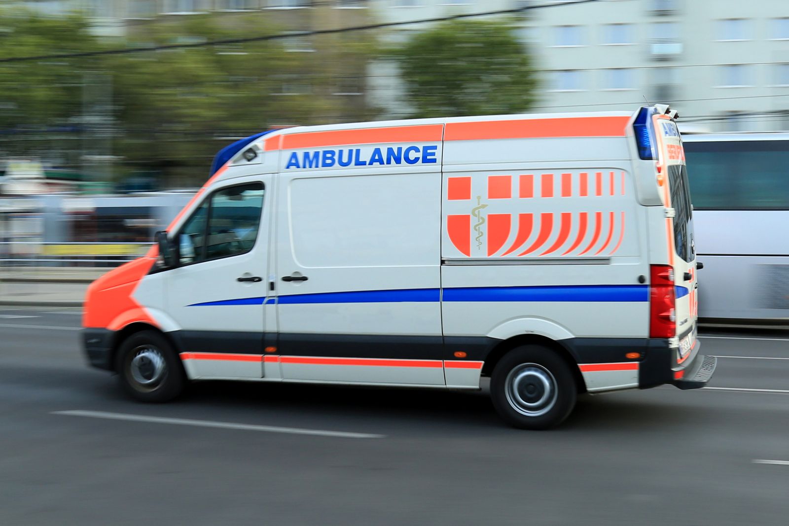 Rettungswagen fährt schnell