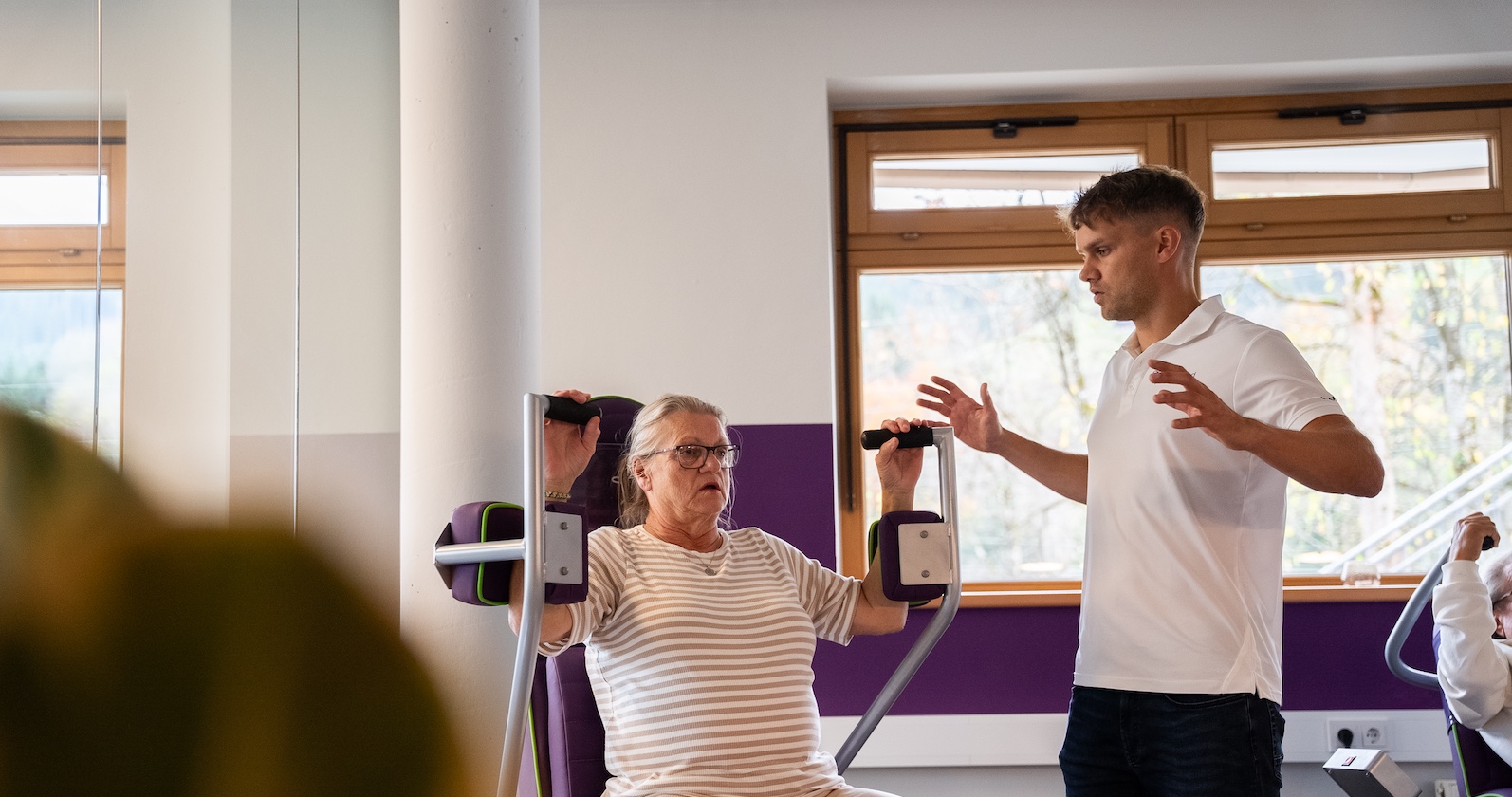 Mit gezieltem Training die Beweglichkeit erhalten: Auch im Alter fit und aktiv bleiben.