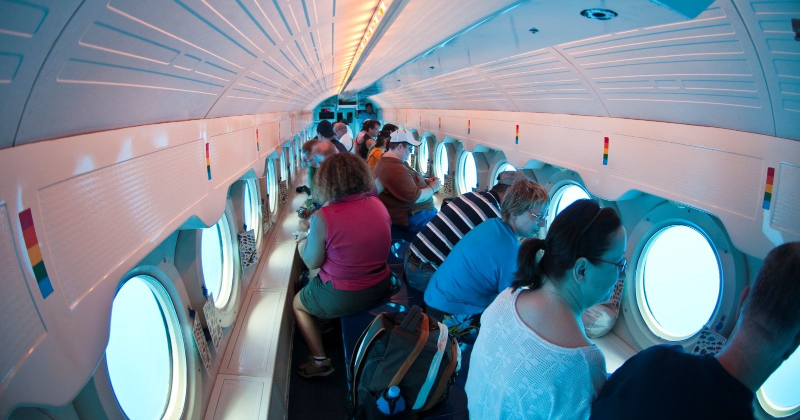 U-Boot mit touristen