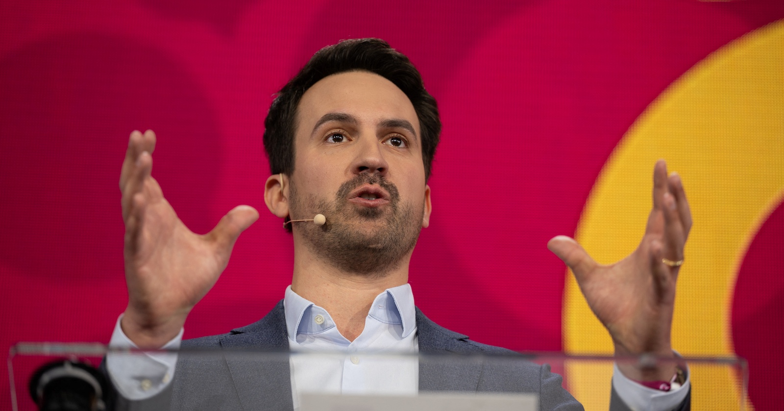 Der eigentlich zum Spitzenkandidaten  der NEOS gewählte Wiederkehr legt seine Kandidatur zurück.