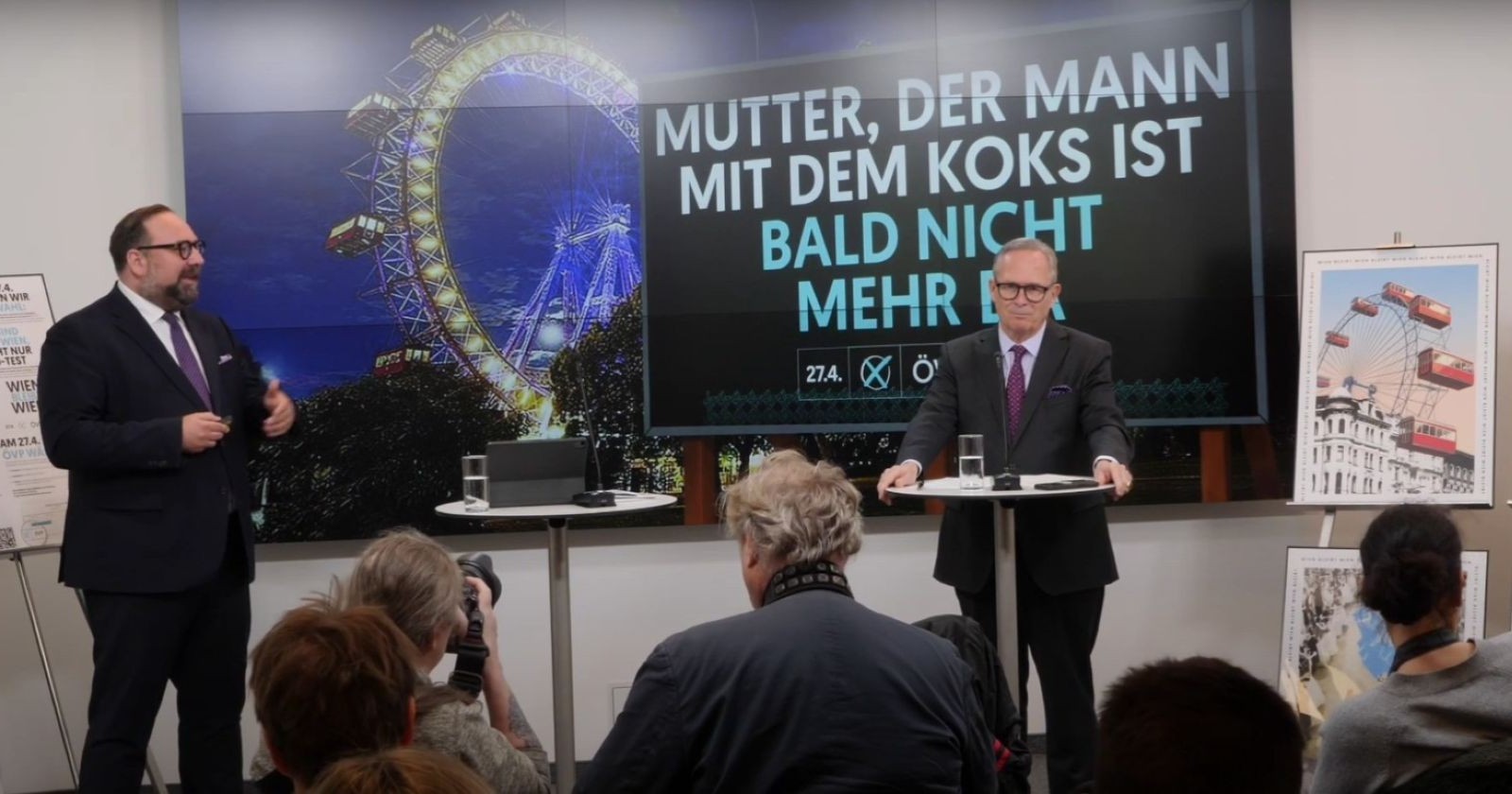 Landesgeschäftsführer Peter Sverak und Spitzenkandidat Karl Mahrer bei der Präsentation der ÖVP-Wien Plakate