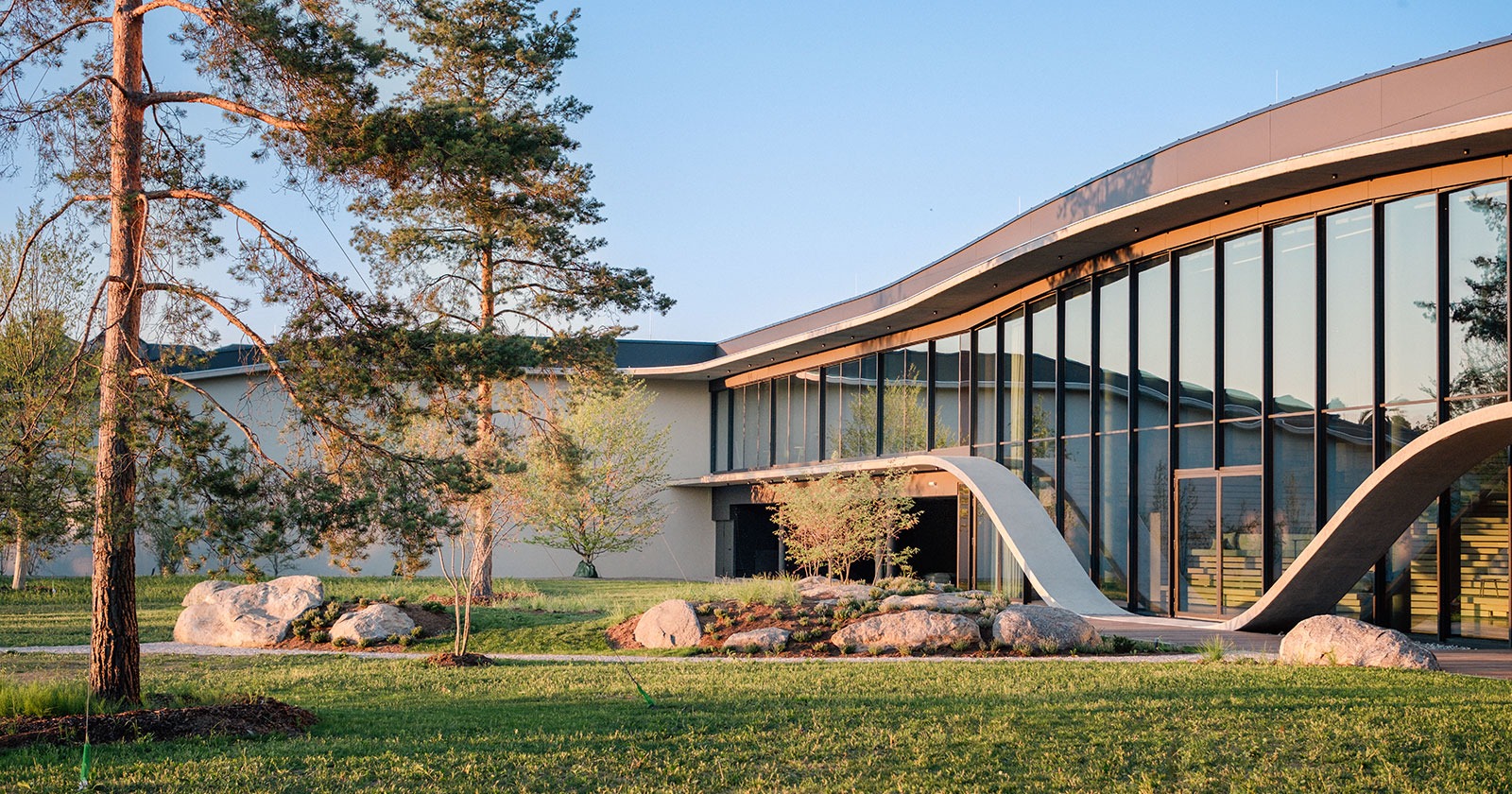 Außenansicht des Loxone Campus Hotels | Credit: Loxone Campus Hotel/Siegfried Stoebich