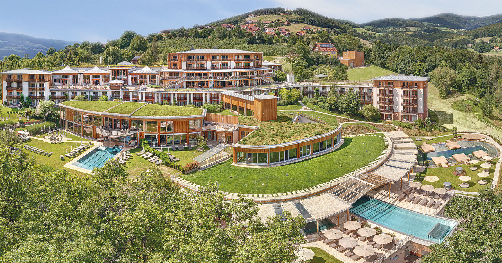 Luftaufnahme vom RETTER Seminar Hotel Bio Restaurant | Credit: RETTER Seminar Hotel Bio Restaurant