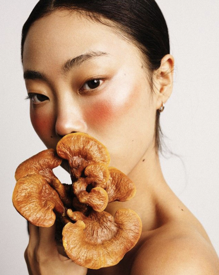 Porträt asiatische Frau mit Reishi