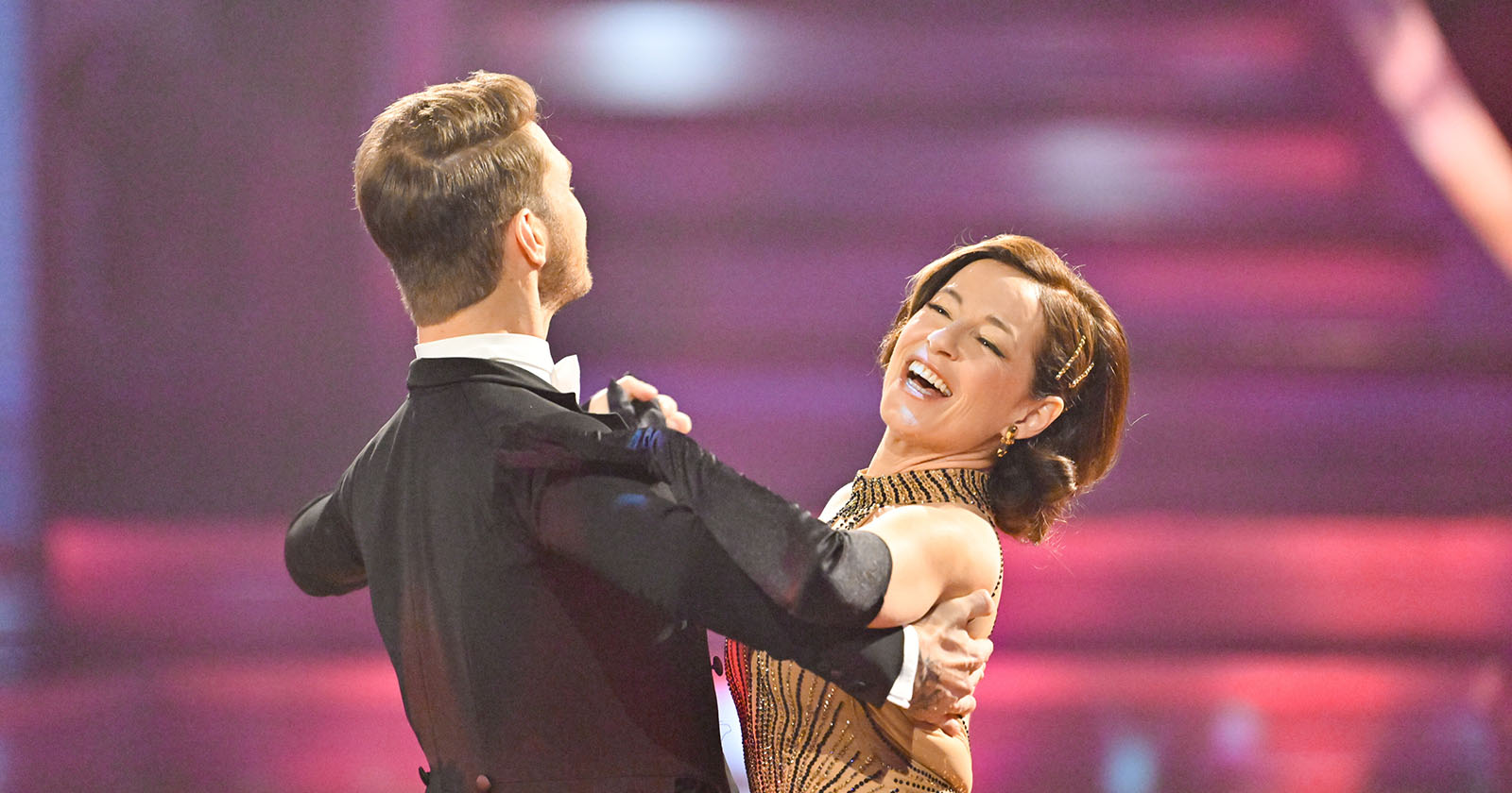 Julia Cencig und Tanzpartner Patrick Seebauer während der ORF-Sendung Dancing Stars