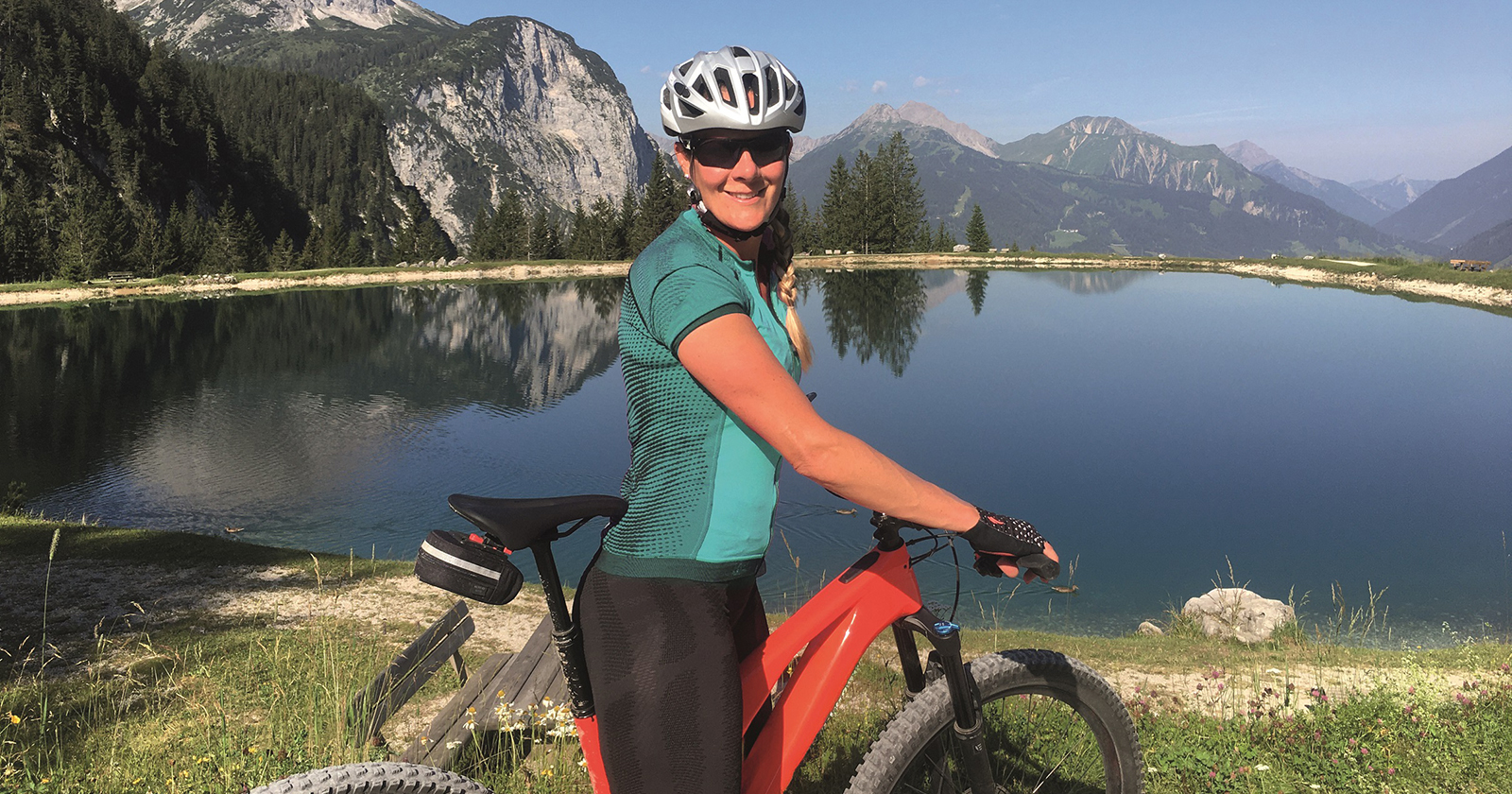Frau mit Fahrrad | Credit: Helvetia