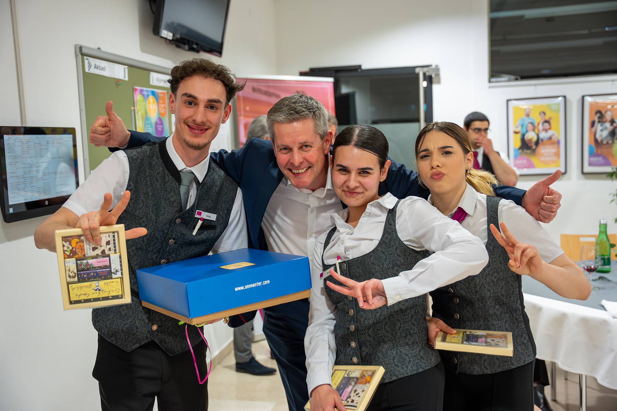 Arda Mustafa Tutumlu, Direktor Christoph Buchegger, Ruth-Liliane Dumitru, Daniela TejedaPupo (v.li.) als drittplatziertes Team.