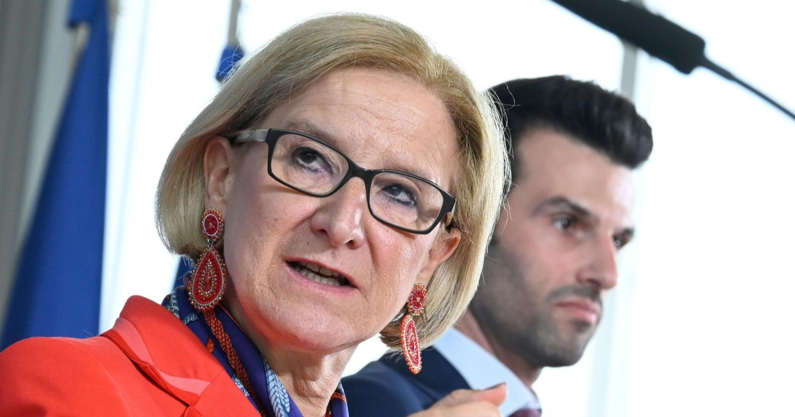 Johanna Mikl-Leitner und Udo Landbauer bei einer Pressekonferenz stellen gemeinsam das Gesetzespaket gegen Integrationsverweigerung und radikalen Islam in Niederösterreich vor.