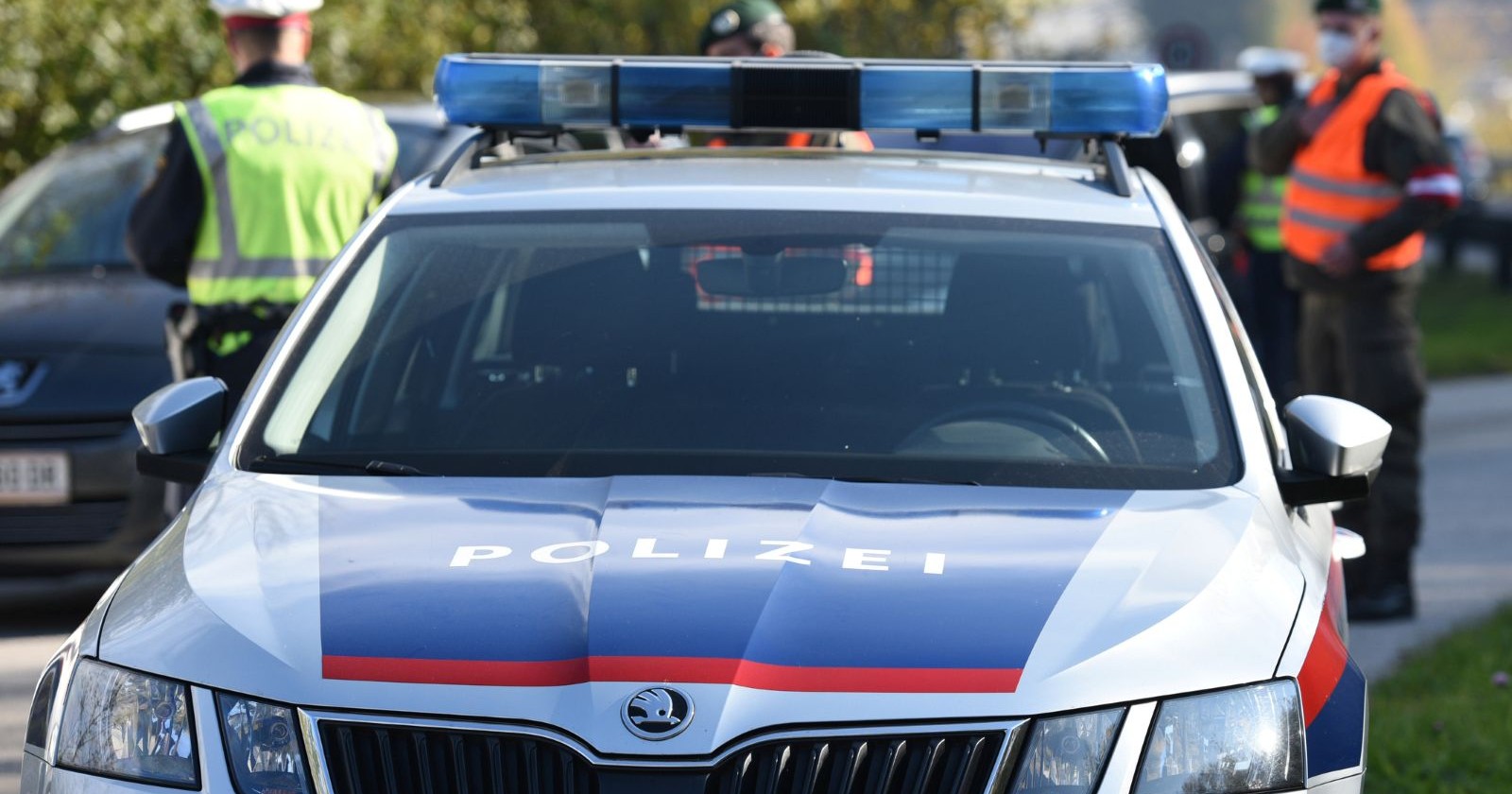 Polizei bei einer Verkehrskontrolle