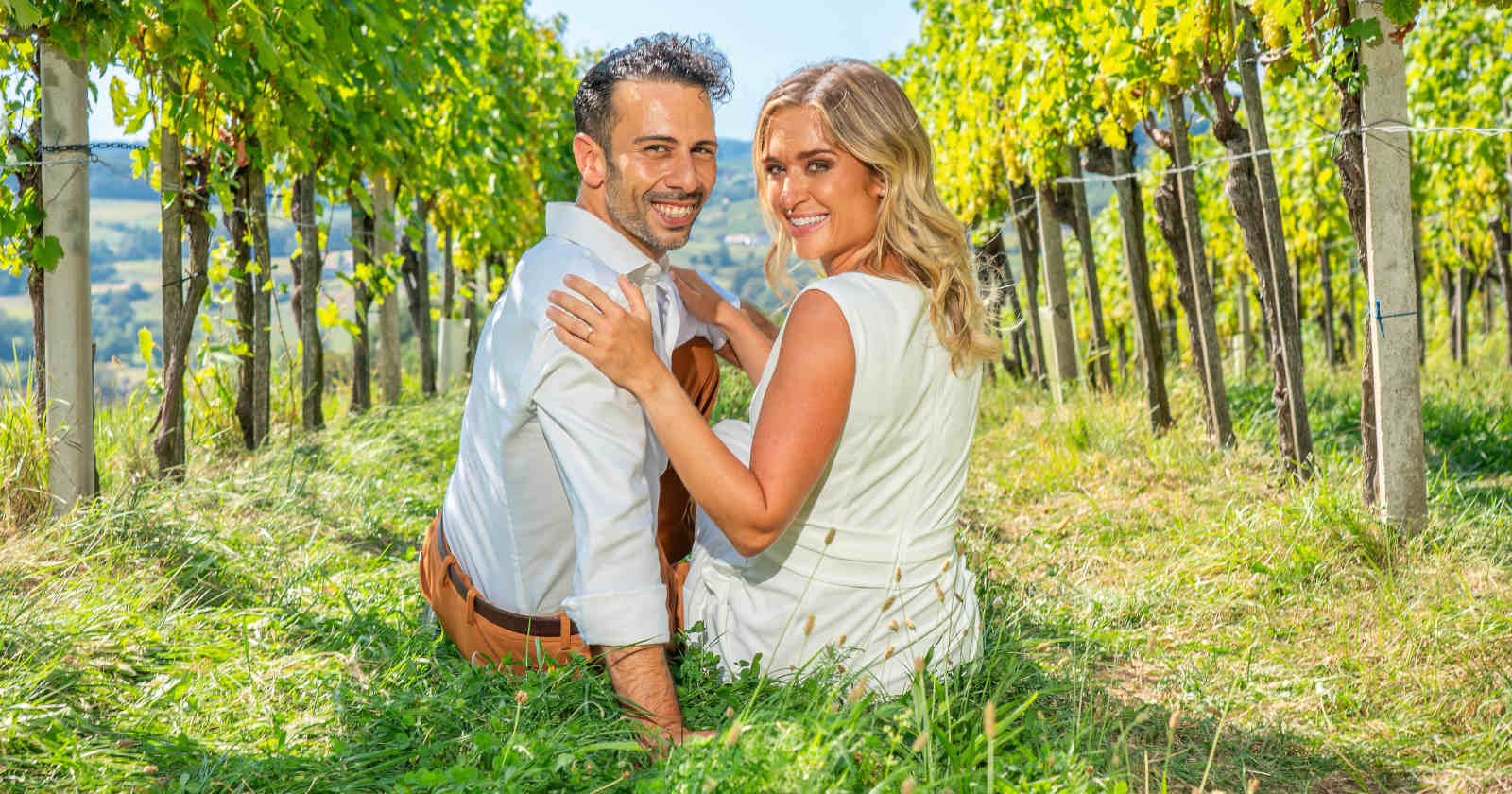 Ein Mann und eine Frau im Weingarten