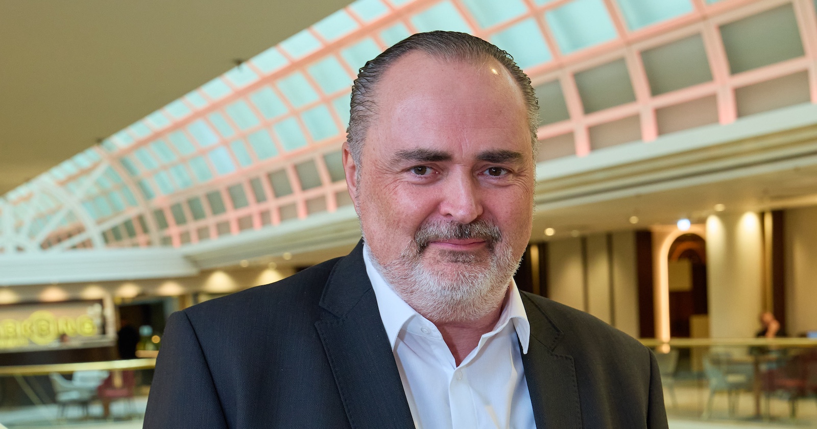 Hans Peter Doskozil muss erneut am Kehlkopf operiert werden.