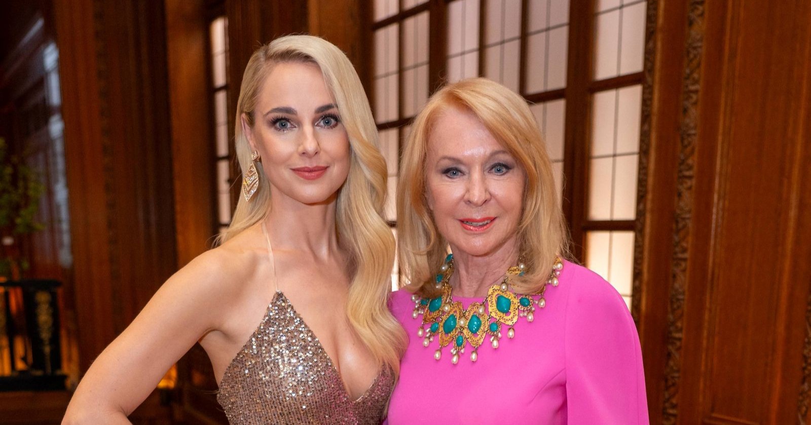 Silvia Schneider und Astrologin Gerda Rogers