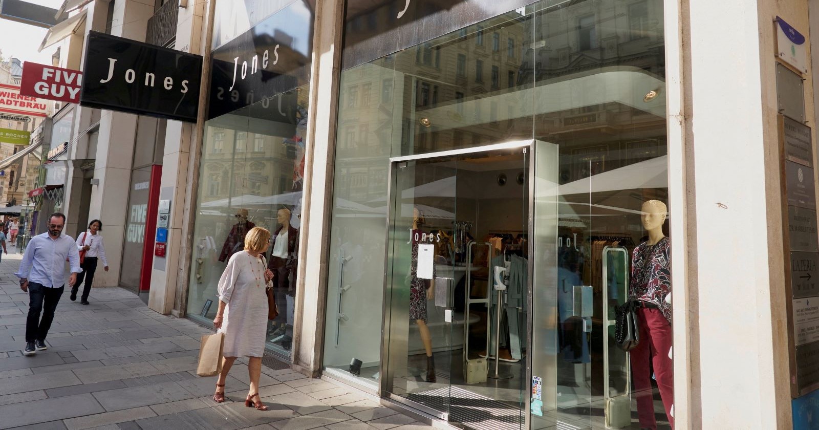 Die Jones-Filialen sollen neu übernommen werden.
