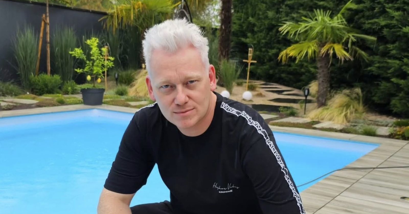 Jens &quot;Knossi&quot; Knossalla (38) am Pool