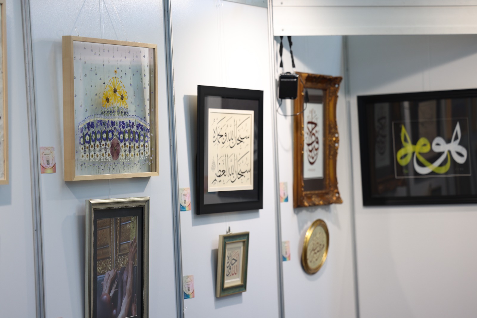 Religiöse Gemälde spiegelten die kulturelle Vielfalt wider.