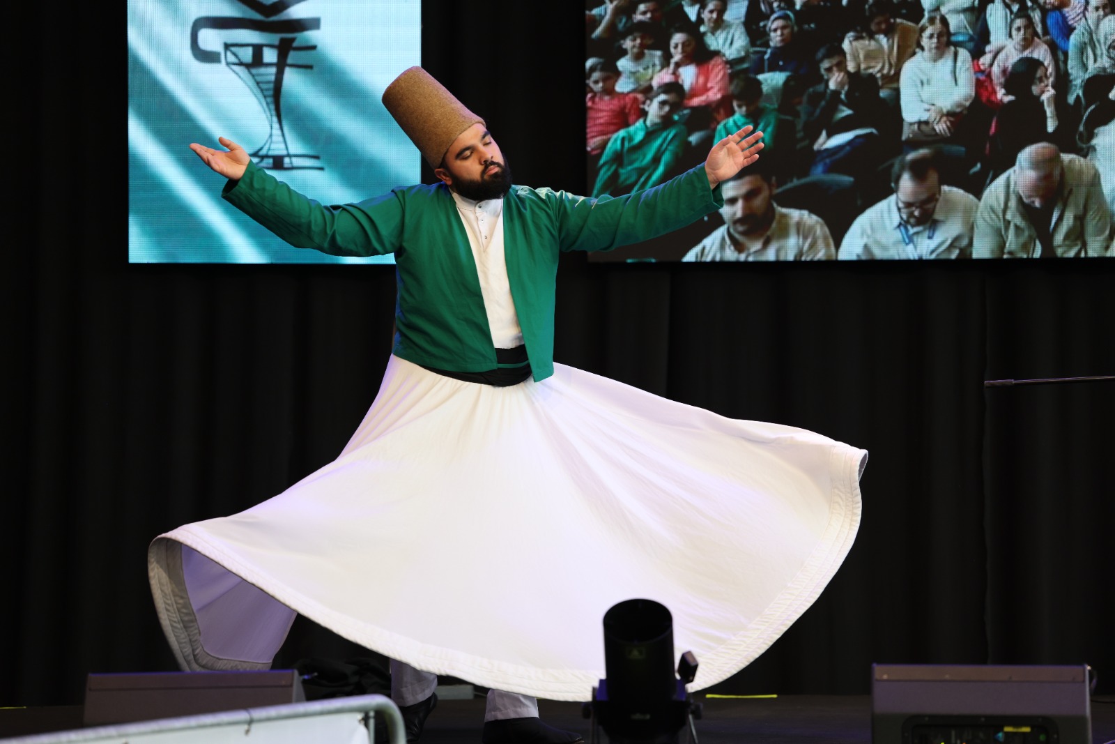 Die Derwisch-Tanzvorführung (Sema) bot einen eindrucksvollen Einblick in die spirituelle Tiefe der türkischen Kultur.