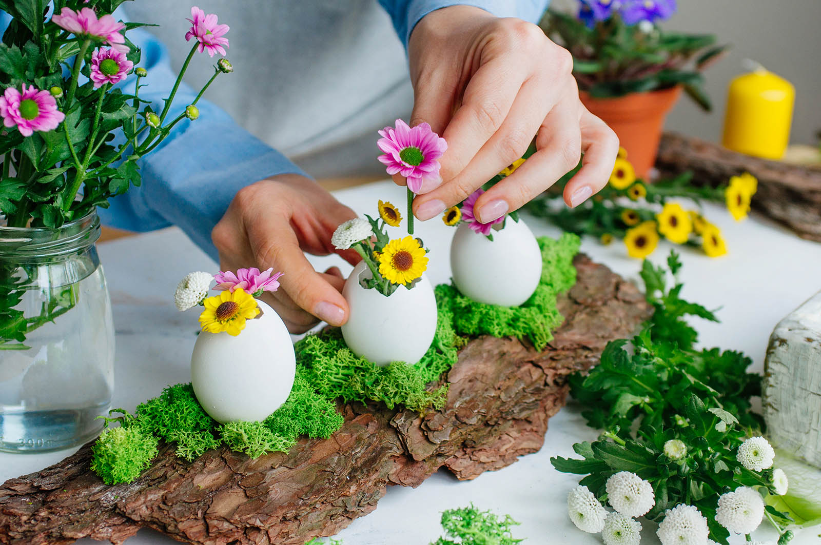 Eierschalen mit Blumen | Credit: iStock.com/lithiumcloud
