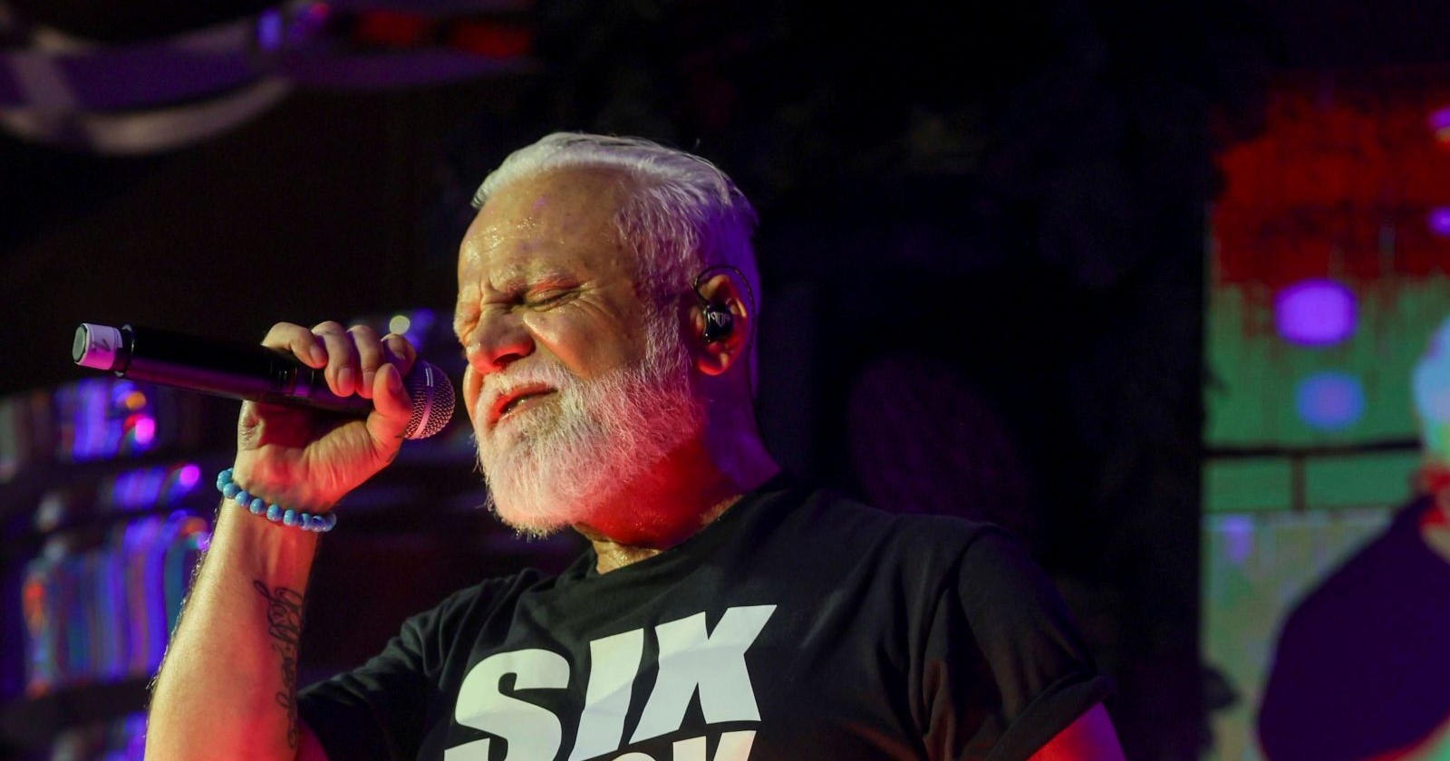 Nino de Angelo mit Mikrophon