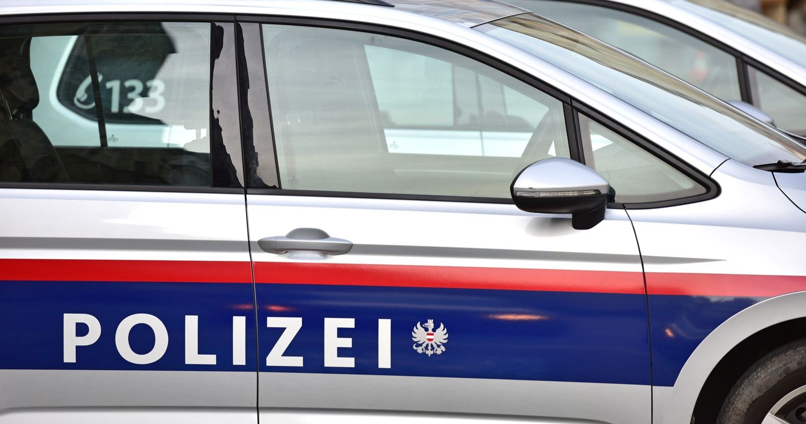 Polizeiwagen aus der Seitenansicht