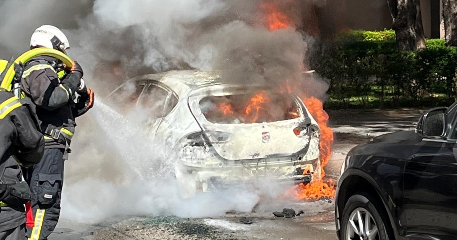 Auto in Vollbrand