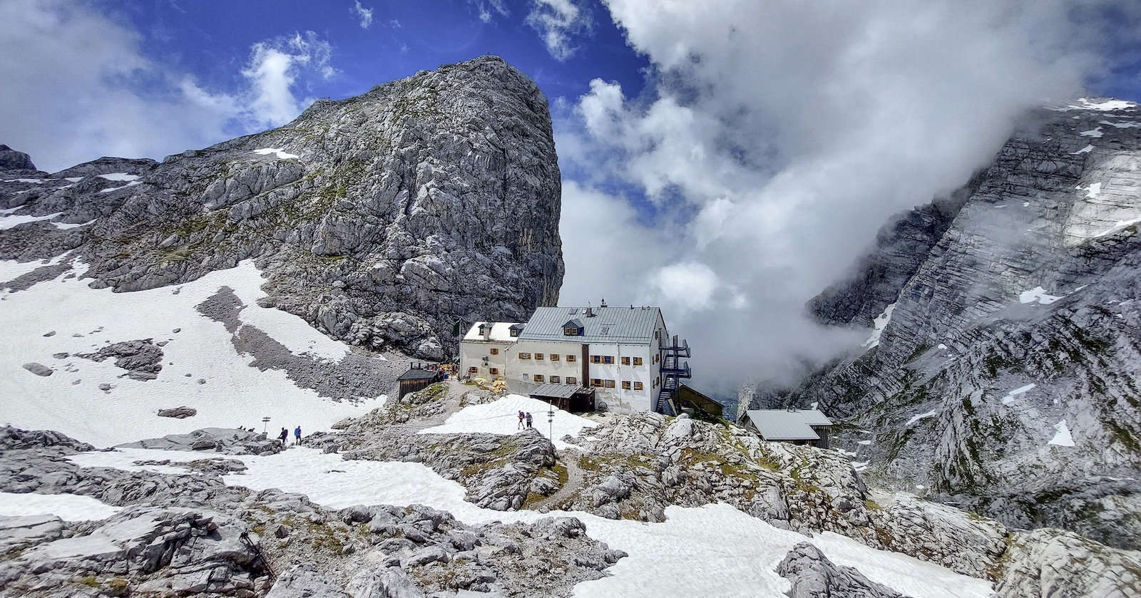 Der Sommerstein und das Riemannhaus im Steinernen Meer.