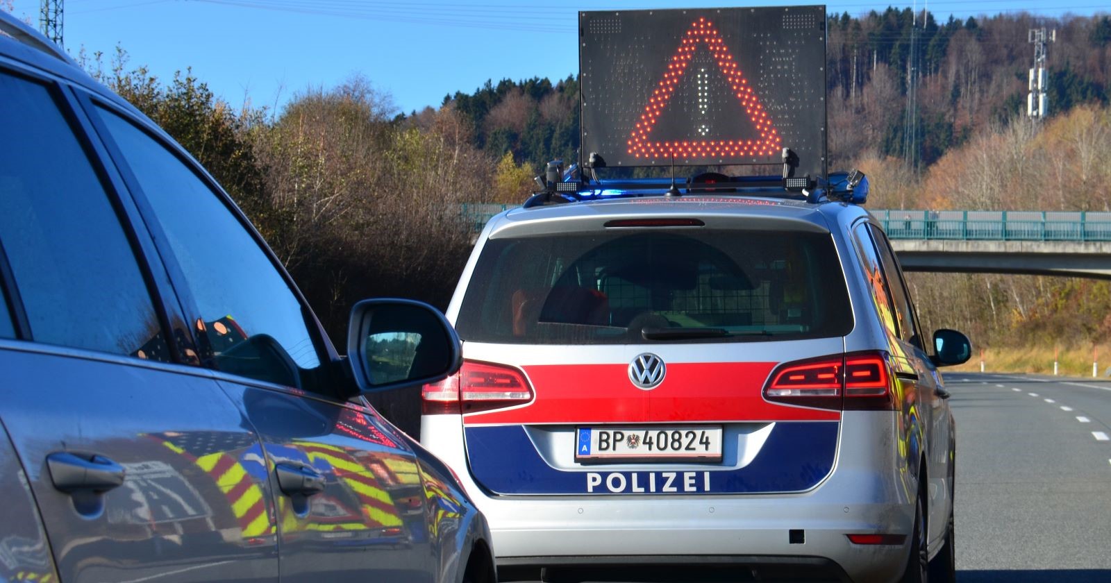 Polizei sperrt die Autobahn
