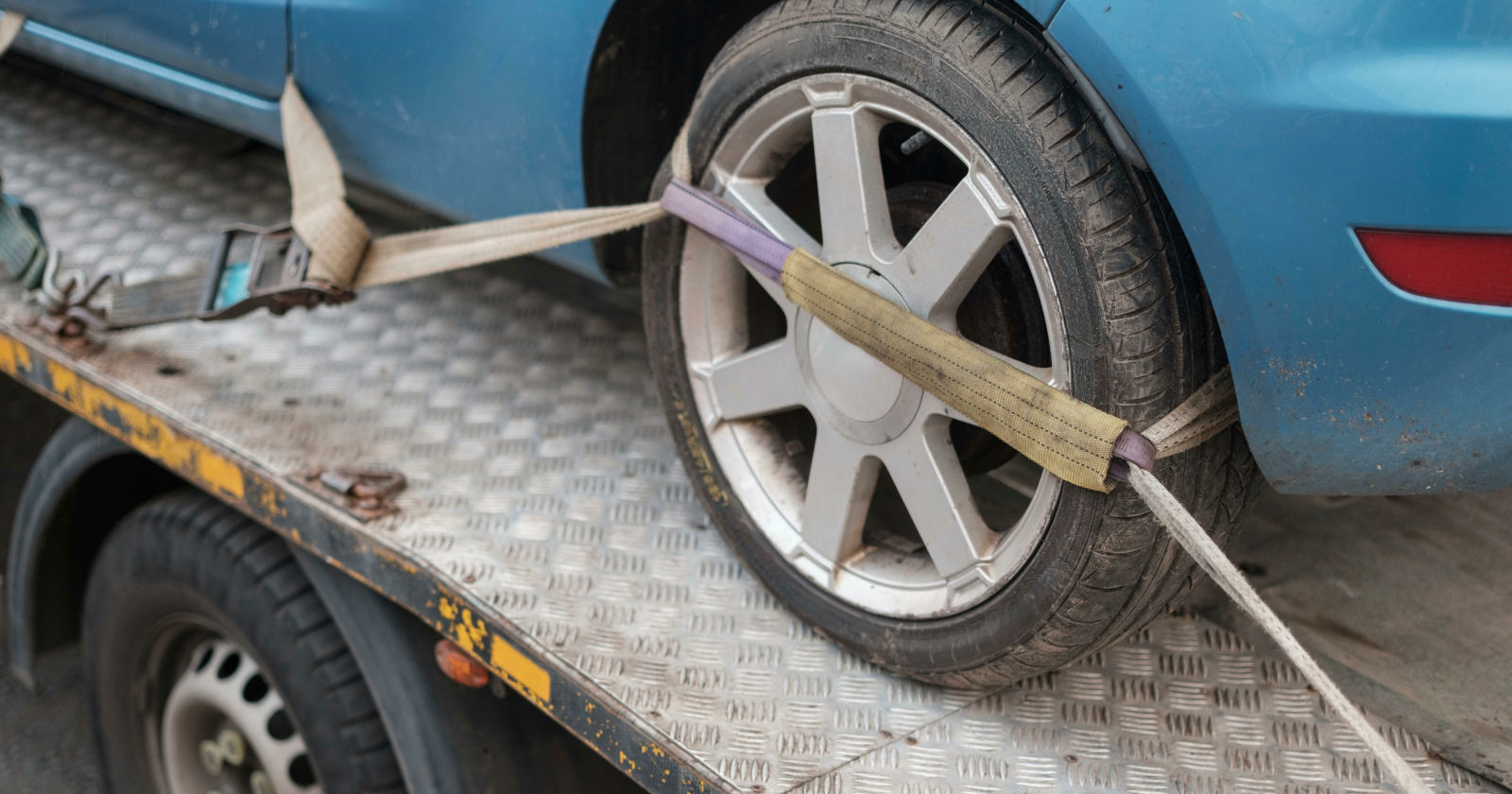 Auto wird abgeschleppt