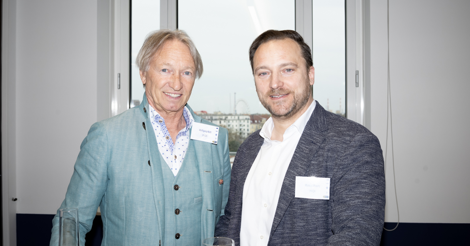 Zwei Männer beim ISS Facility Services