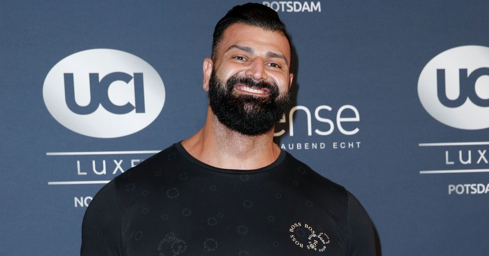 Vittorio Pirbazari (Vito) beim Photocall anlässlich der Wiedereröffnung des UCI Luxe Mercedes Platz in Berlin