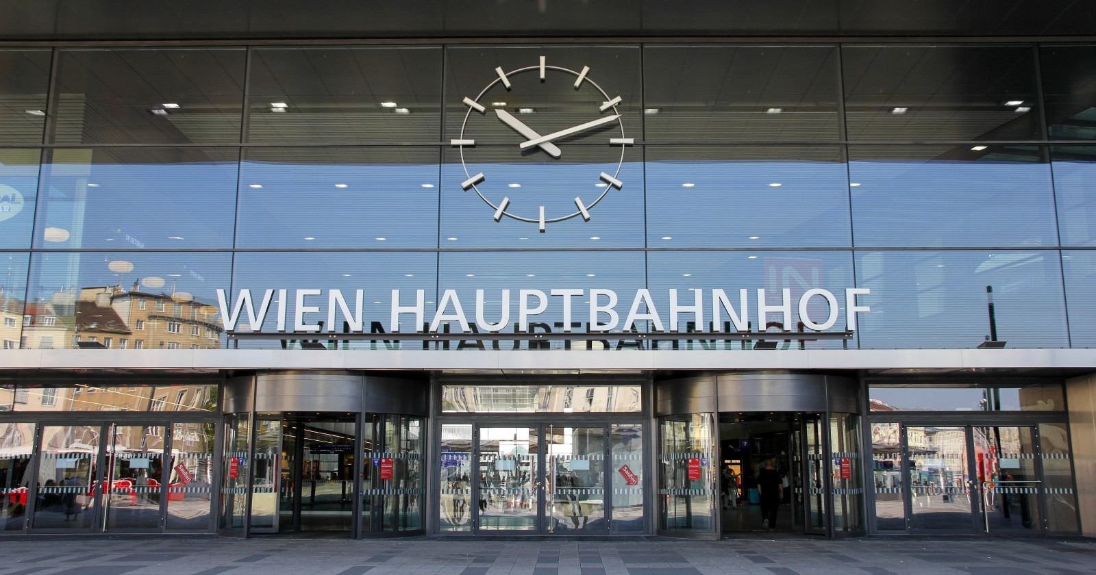 Vorderansicht des Wiener Hauptbahnhofes