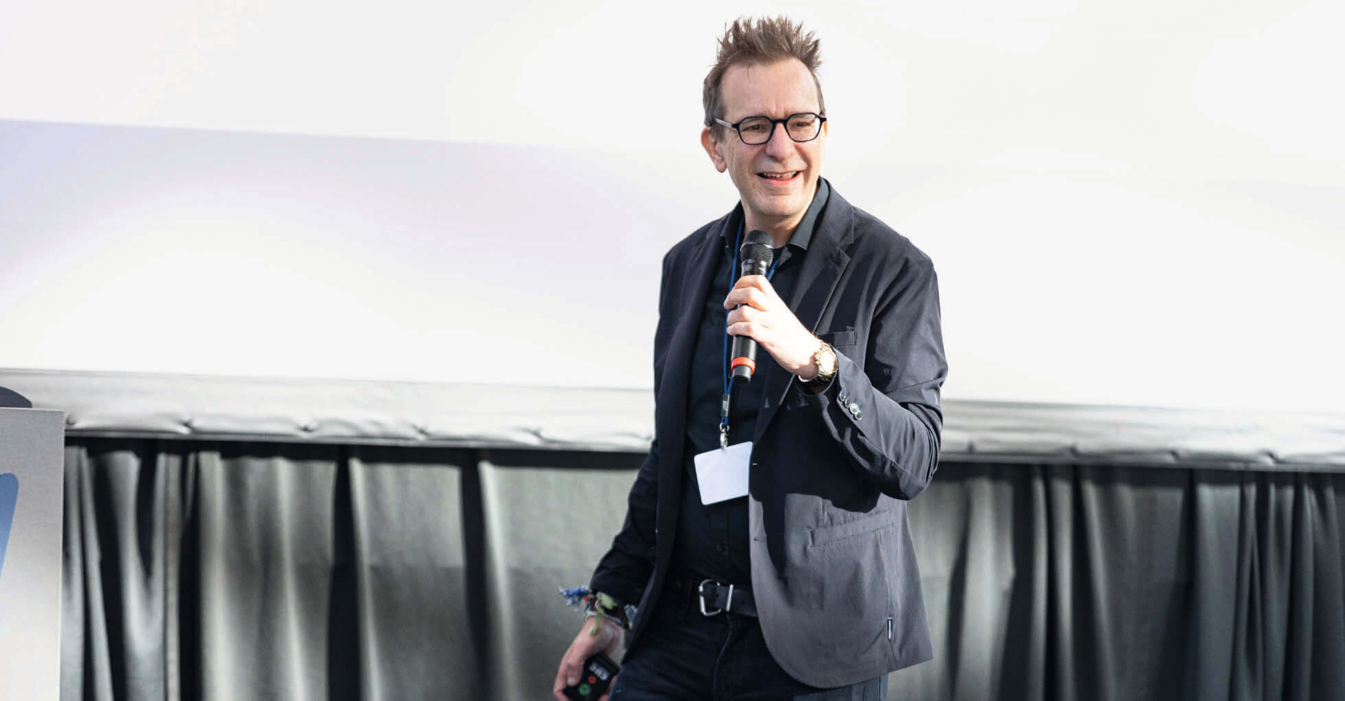 Gerald Hörhan aka „Investment Punk“ gilt als Pionier der Finfluen­cer-Szene. Er bietet online ­Kurse an und hat mehrere Bücher mit provokativen Titeln veröffentlicht.