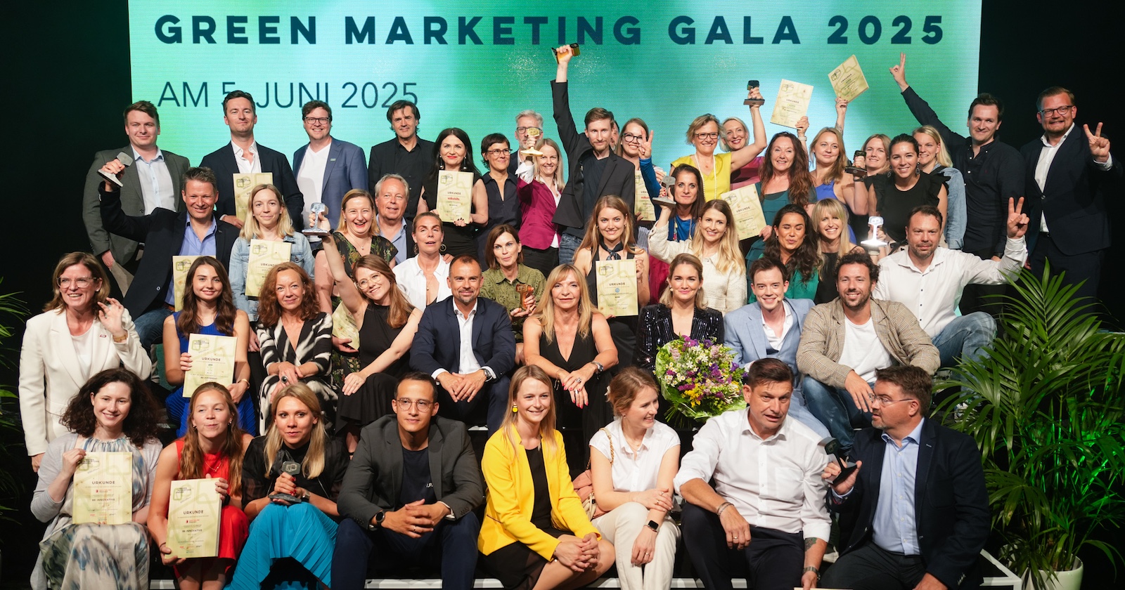 Gruppenbild auf Bühne