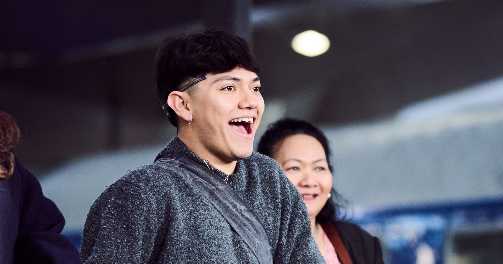 Österreichs Song Contest-Teilnehmer „JJ“ am Bahnsteig