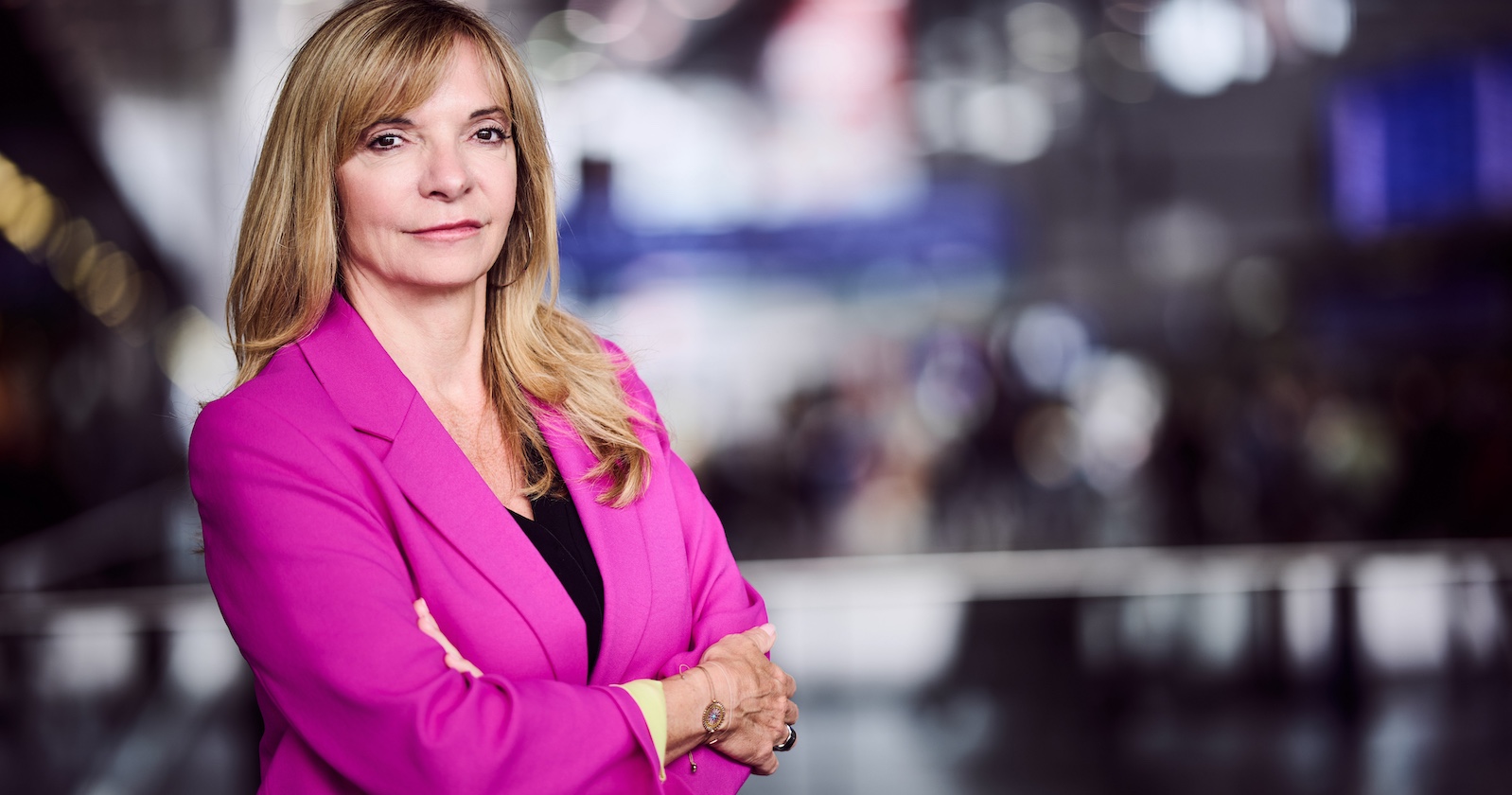 Porträt in pinkem Blazer