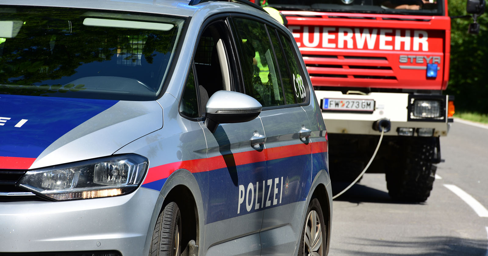 Symbolbild – Einsatzfahrzeuge der Polizei und Feuerwehr