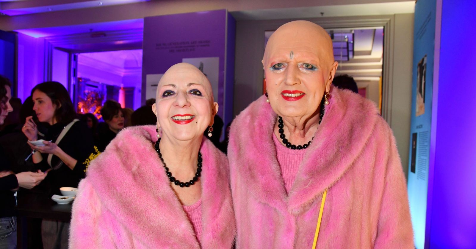 Eva &amp;, Adele lächeln in die Kamera