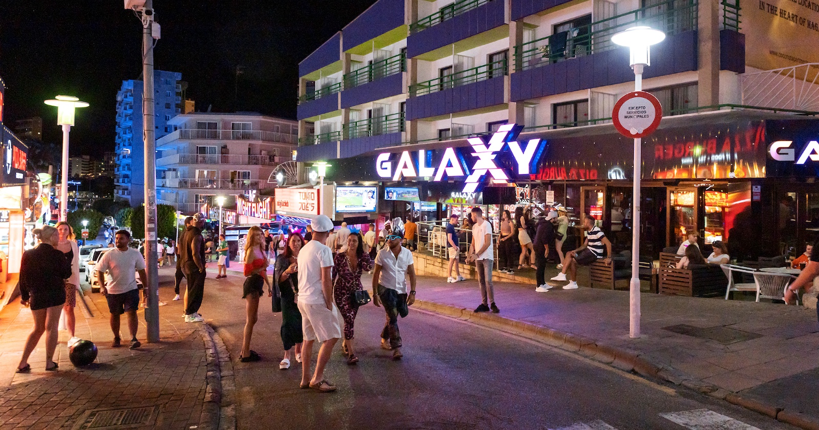 Partygäste auf Mallorca.