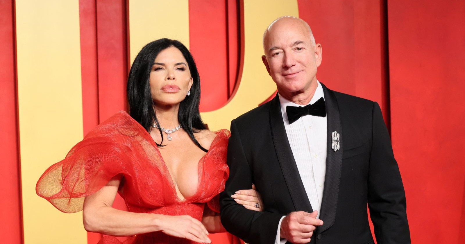 Lauren Sanchez und Jeff Bezos auf dem roten Teppich.