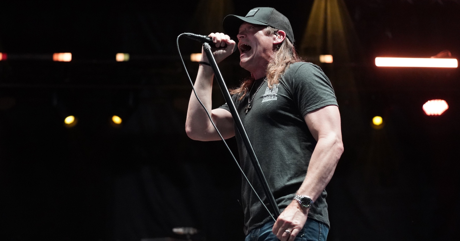 Brad Arnold auf der Bühne.