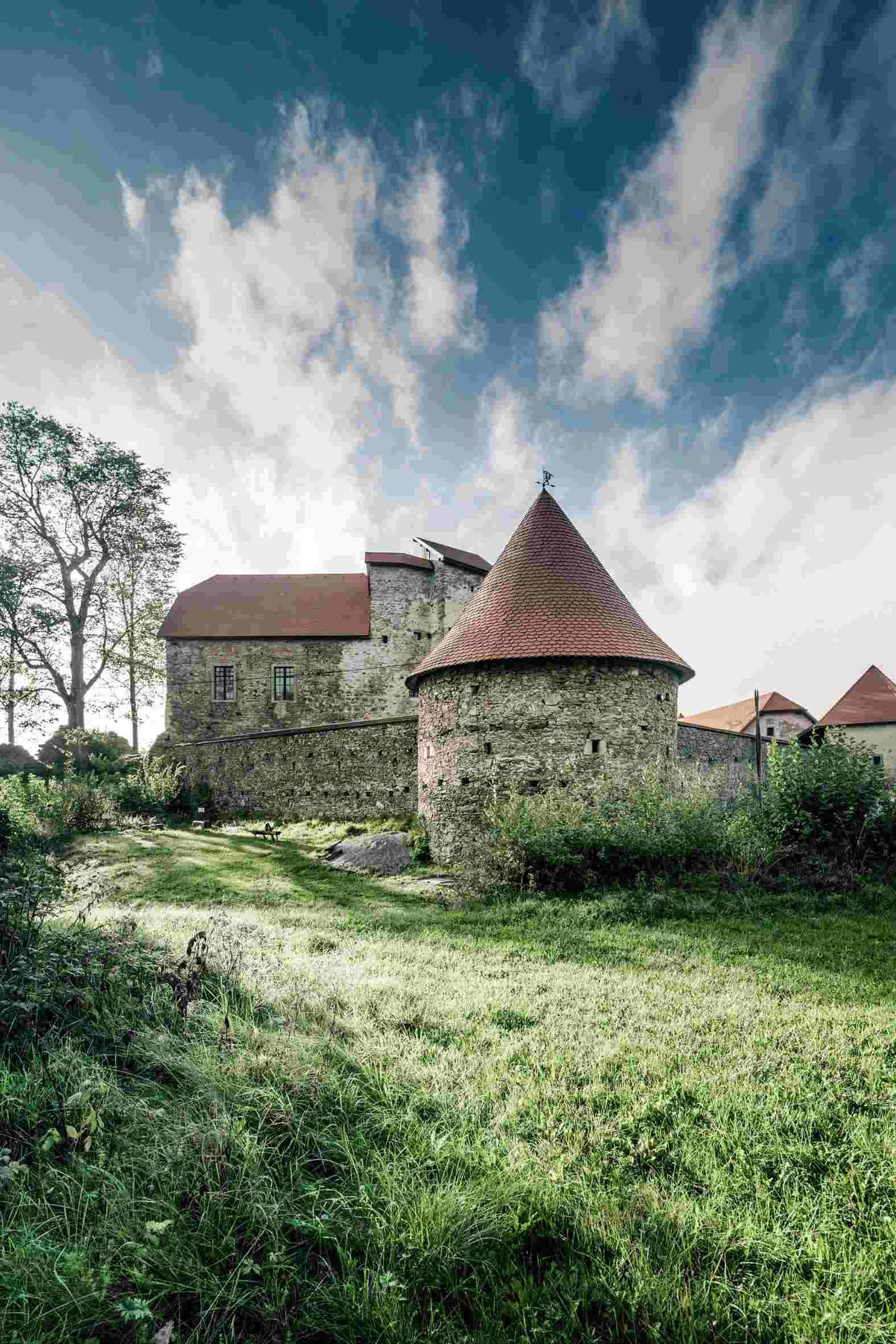 Burgruine Piberstein im Mühlviertel, Oberösterreich – gotische Wehrmauern und Bergfried auf steilem Felssporn mit weitem Blick über die umliegende Landschaft.